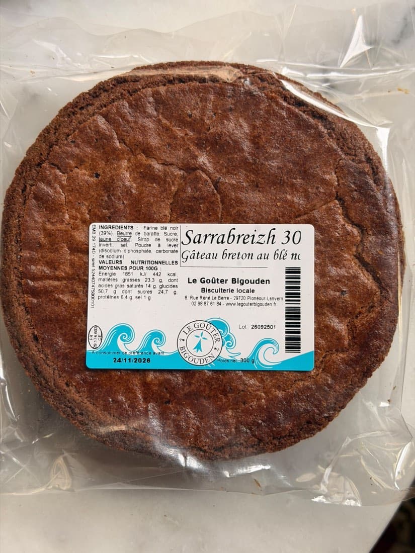Un Sarrabreizh de 300 g dans son emballage, gâteau breton au blé noir du Goûter Bigouden